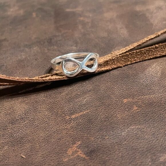Tiny Delicate  Infinity Ring Sterling Silver 925 Size 8 Minimalist Jewelry - Picture 2 of 9